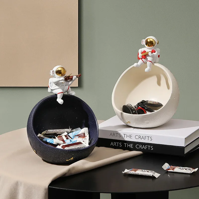 

Spaceman Astronaut Ashtray Fruit Tray Key Candy Snack Storage Box Status Ornaments Living Room Wine Cabinet Decoration