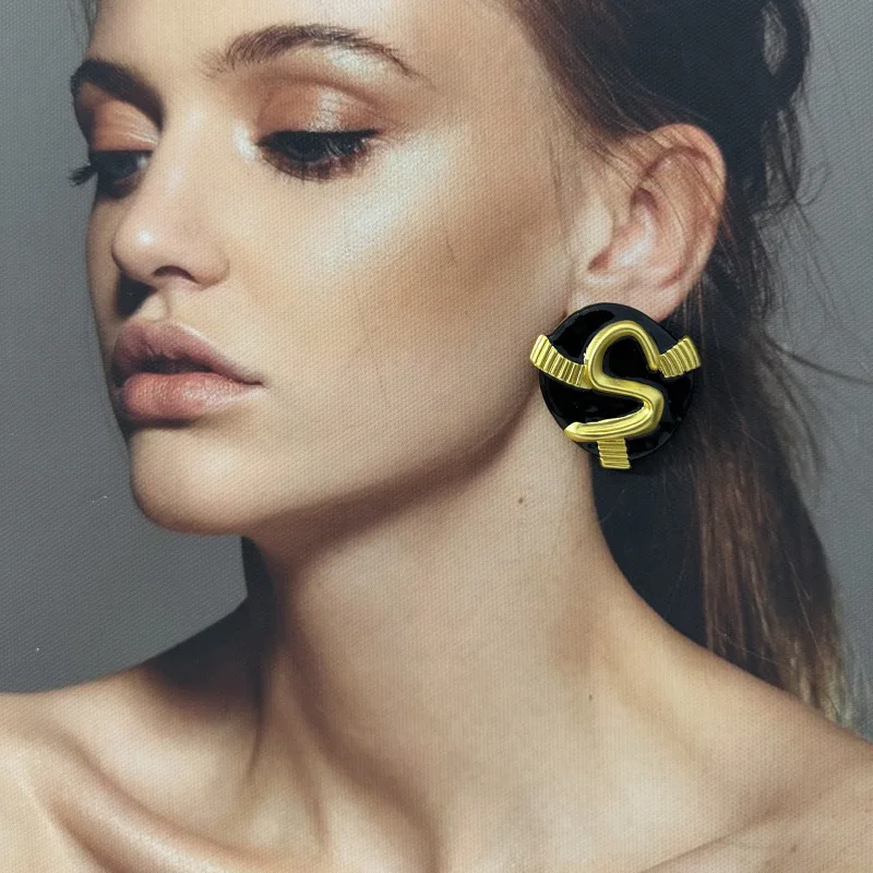 French retro design lockhole palm letter enamel black gold earrings for Women