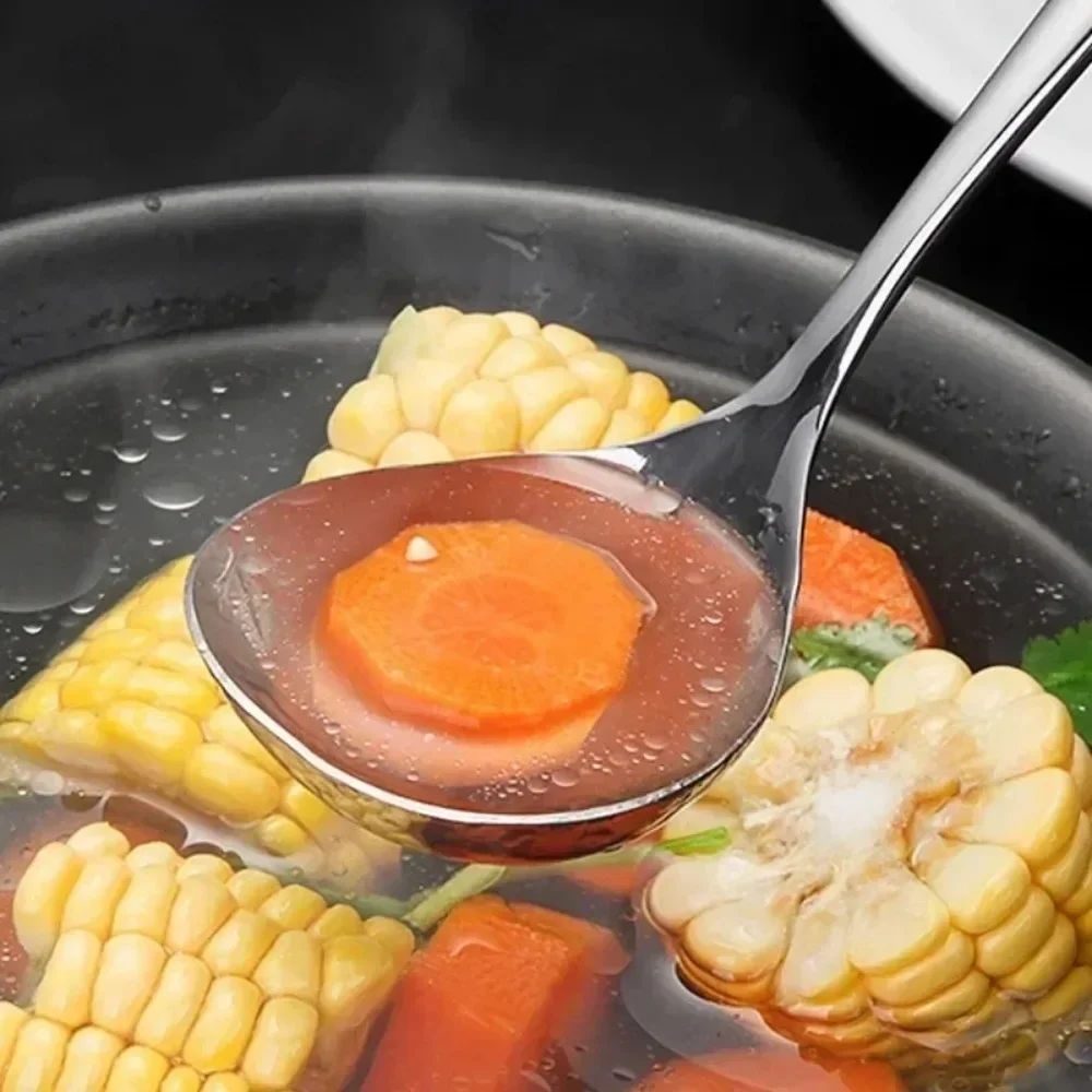 Edelstahl-Suppenlöffel mit langem Griff, verdicktes Küchenkochutensil mit Siebfunktion, Servierlöffel für Hot Pot – Detail 4