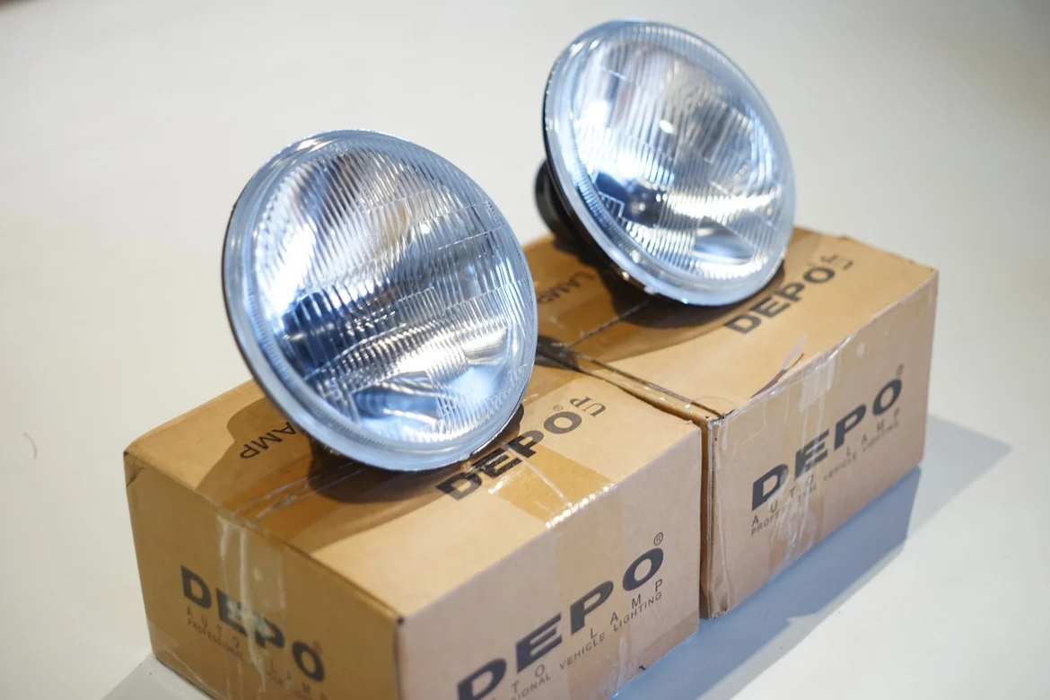 High Quality Headlights for Nissan Patrol Y60, Compatible with Nissan Patrol Y60 Headlights