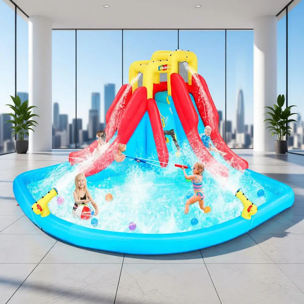 Ogromny dmuchany park wodny z podwójnymi zjeżdżalniami, strefą wspinaczkową, basenem do zabawy i wodnymi karabinami.