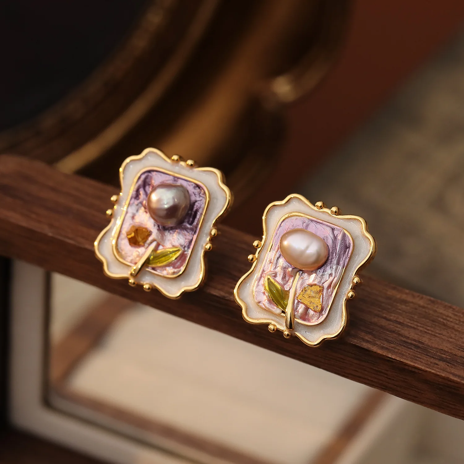 Fashion OL Style High Quality Vintage Oil Painting Frame Luxury Flower Natural Freshwater Pearl Retro Drip Oil Drop Earrings