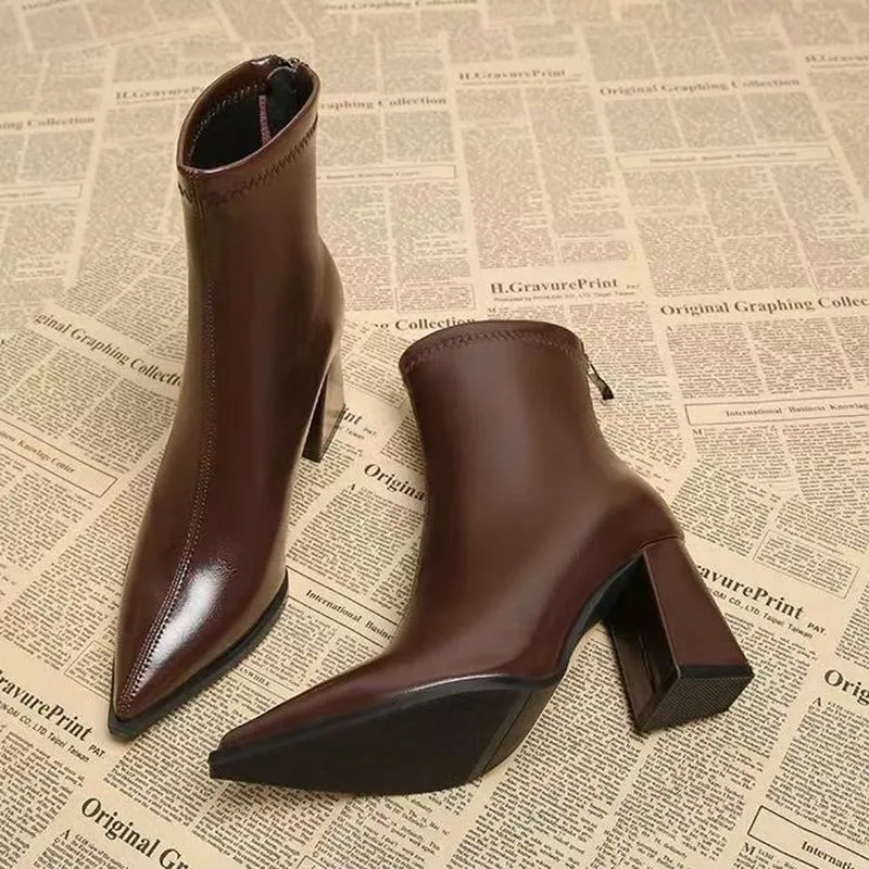Herbst- und Winter-Damenstiefel: Vielseitige, modische High-End-Spitzstiefeletten 2025 – Neue französische Eleganz mit dickem Absatz – Detail 10