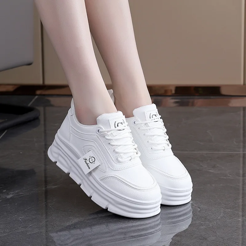 

Women's height-increasing white sports shoes, thick-soled casual shoes for autumn 2025, fashionable and comfortable footwear