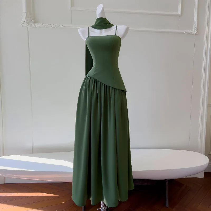 เดรสสายเดี่ยวทรงสลิปหรูหราสำหรับผู้หญิง BEWQ ดีไซน์เก๋ไก๋ จับจีบไม่สมมาตร เอวสูง แขนกุด เหมาะสำหรับงานปาร์ตี้ยามเย็น คอลเลคชั่นใหม่ฤดูใบไม้ร่วง 2025