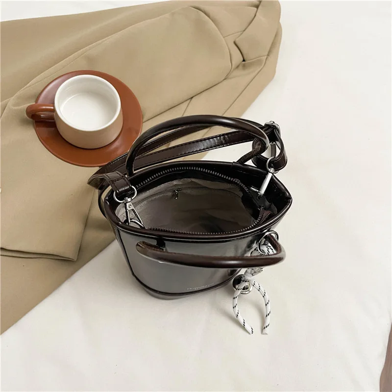 2025 럭셔리 브랜드 신제품! 한국 스타일 패셔너블하고 다재다능한 여성용 핸드헬드 버킷백, 캐주얼하고 트렌디한 레트로 소형 토트백