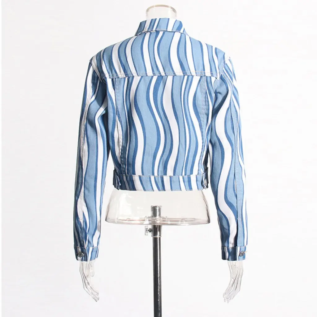 

Уличная сексуальная джинсовая куртка для девочек для женщин, лето 2025, полосатый контрастный цвет с принтом, короткий стиль с длинными рукавами и лацканами