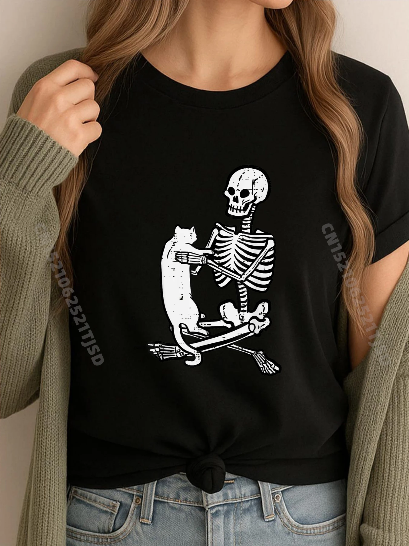 

Скелет держит кот, винтажные футболки с рисунком готика на Хэллоуин, женские и мужские футболки, винтажные футболки