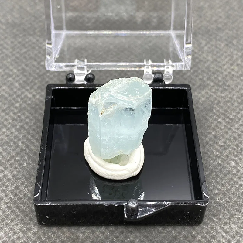 100% Natural Pakistan Aquamarine Rough Healing Crystal  Mineral Specimen+ box size ：35*35*35mm