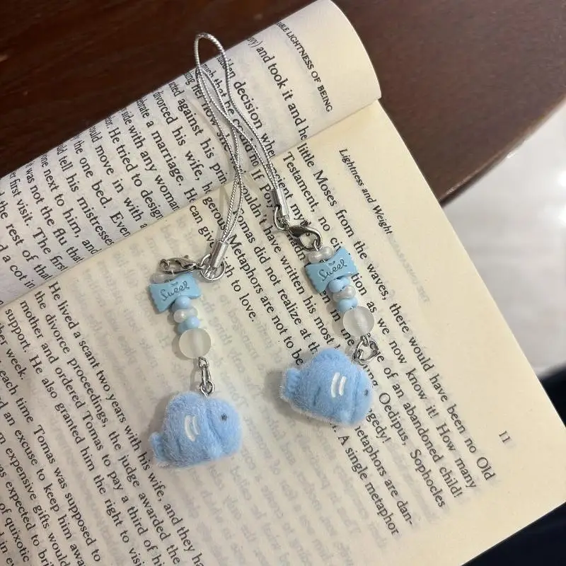 Porte-clés poisson de dessin animé mignon, matériau floqué en peluche avec queue perlée, sangle de téléphone Kawaii et breloque de sac, cadeau