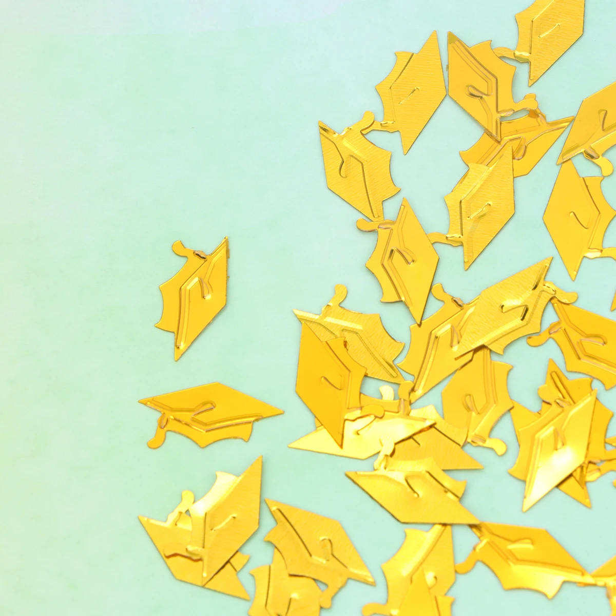 

600Pcs Graduation Doctorial Hat Confetti Lightweight Plastic Table Decor for Ceremony Party Supplies Graduation Party Confetti