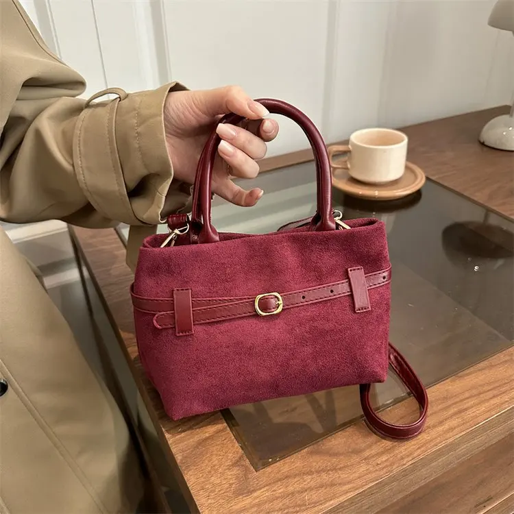 

Новая женская матовая сумка-клатч в стиле ретро 2026 года, высококачественная, для повседневного использования, изысканная универсальная сумка через плечо/кроссбоди