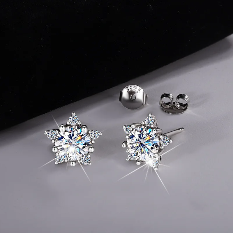 

Five-pointed Star Mosang Diamond Earrings Are High-end, Fashionable, Versatile and Sweet Mosang Stone Earrings for Women