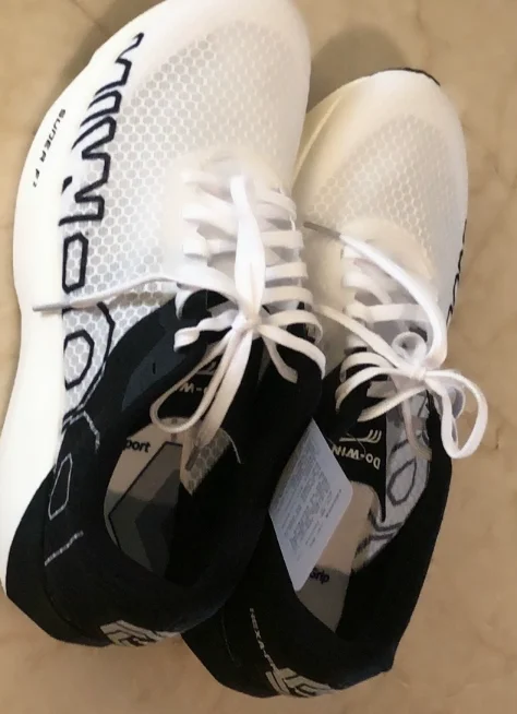 

2025 новая повседневная настольная студенческая спортивная обувь высокого качества для бега, дышащая пара