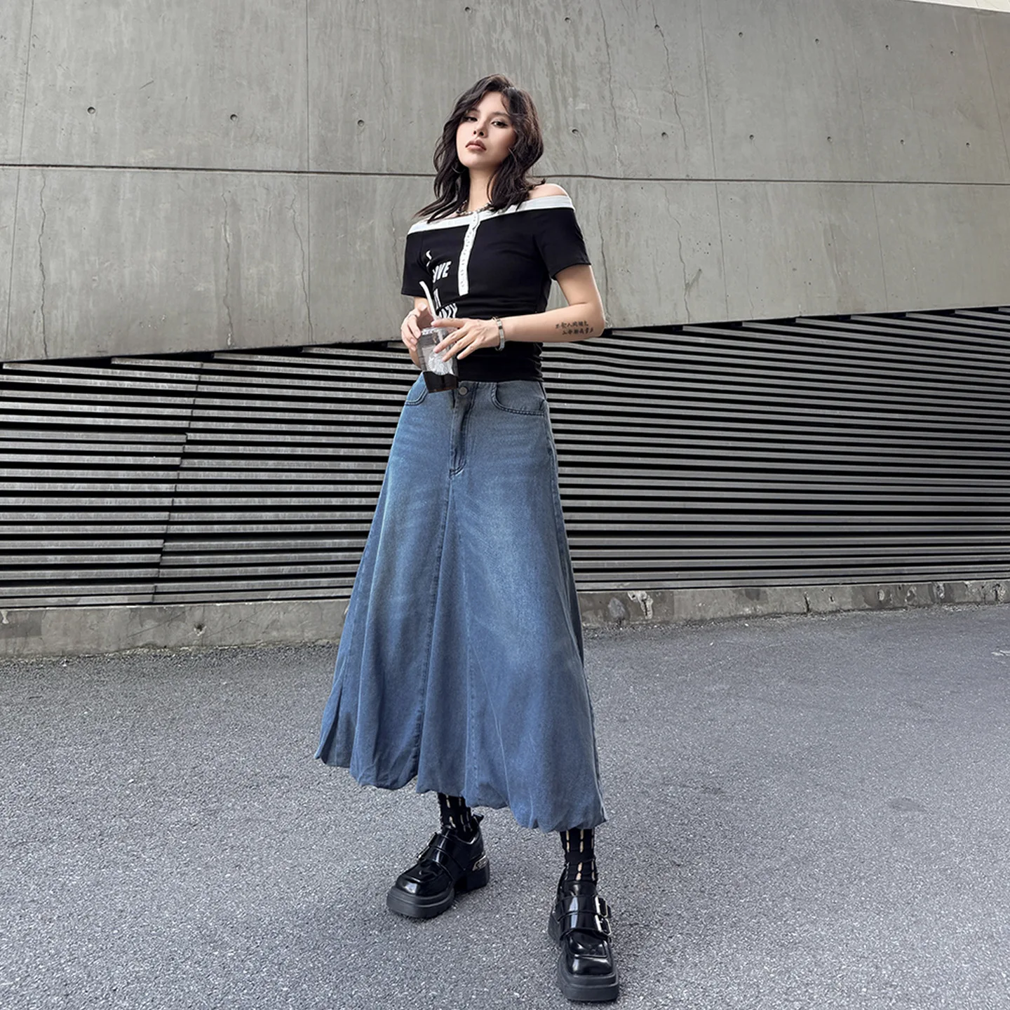 

2026 Summer Black Slim T-shirt + American-style High-waist Denim Skirt Two Piece Set Women Casual Dress Set XY46