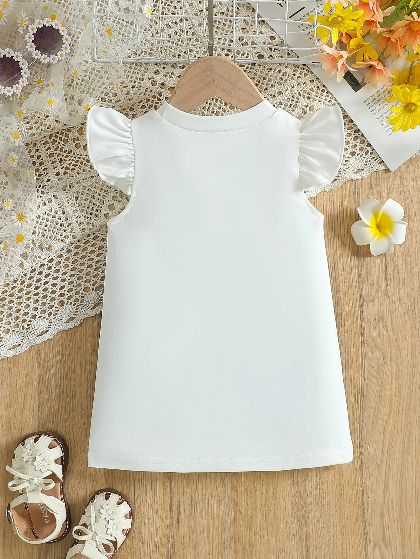 A summer cute and fun little bee flower round neck fake two-piece suspender dress