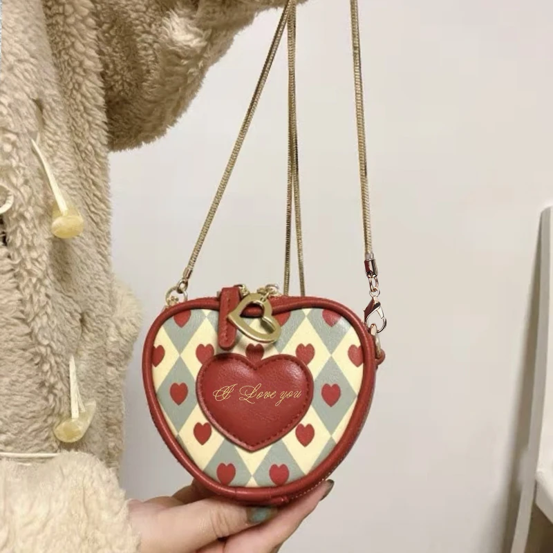 Mini Coeur Sac Pour Femmes De Luxe Designer Cosmétique Sac 2024 Nouveau En PU Damier Coeur Motif Boîte À Bijoux Chaîne Bandoulière haute qualité livraison gratuite l'expédition rapide est arrivée