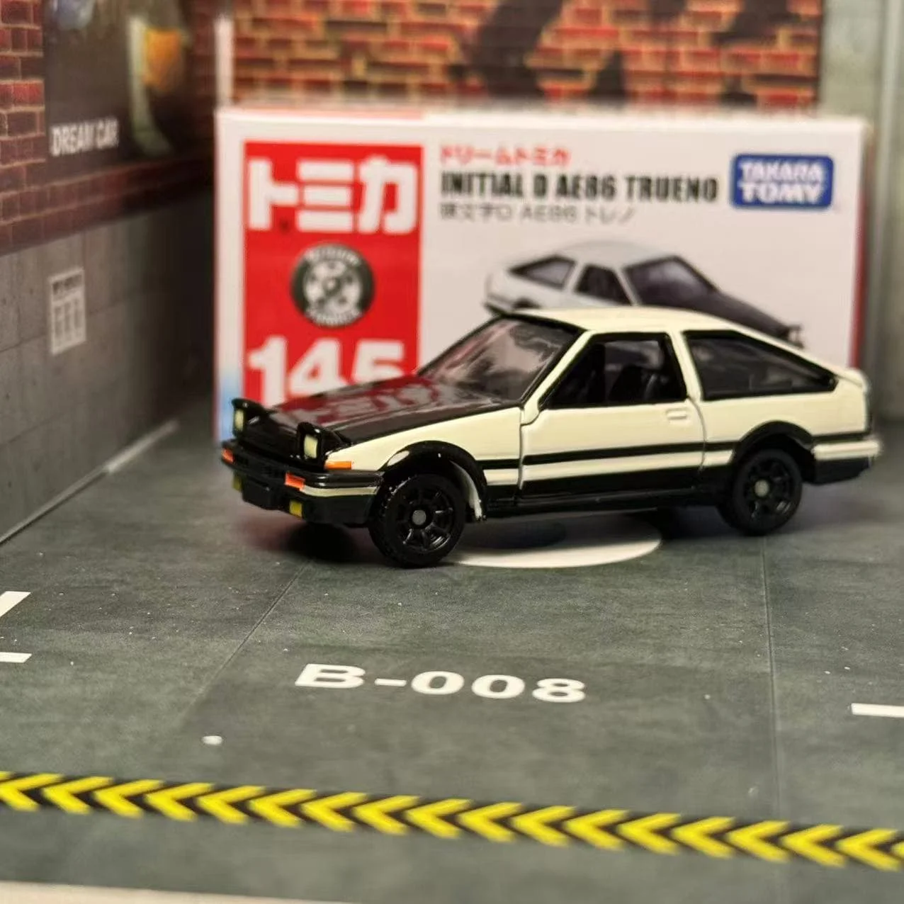 Dream Tomica NO. 145 Initial D AE86 TRUENO Toyota Takara Tomy Diecast Metal Car In Toy Vehicle Model Collection Anime