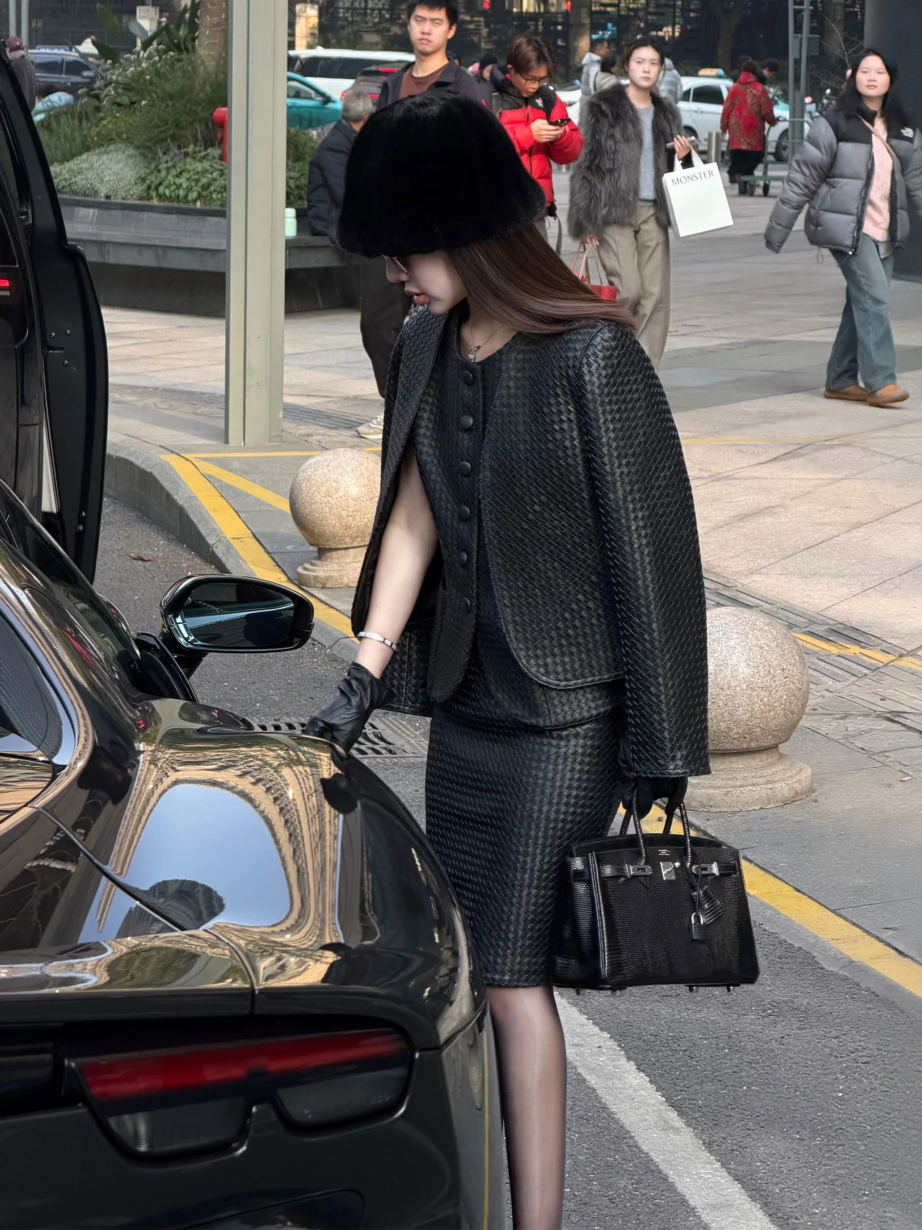 

Женская куртка из овчины и натуральной кожи с вязаными элементами, верхняя одежда Ele Coat от Liu Xiong AX Manhattan