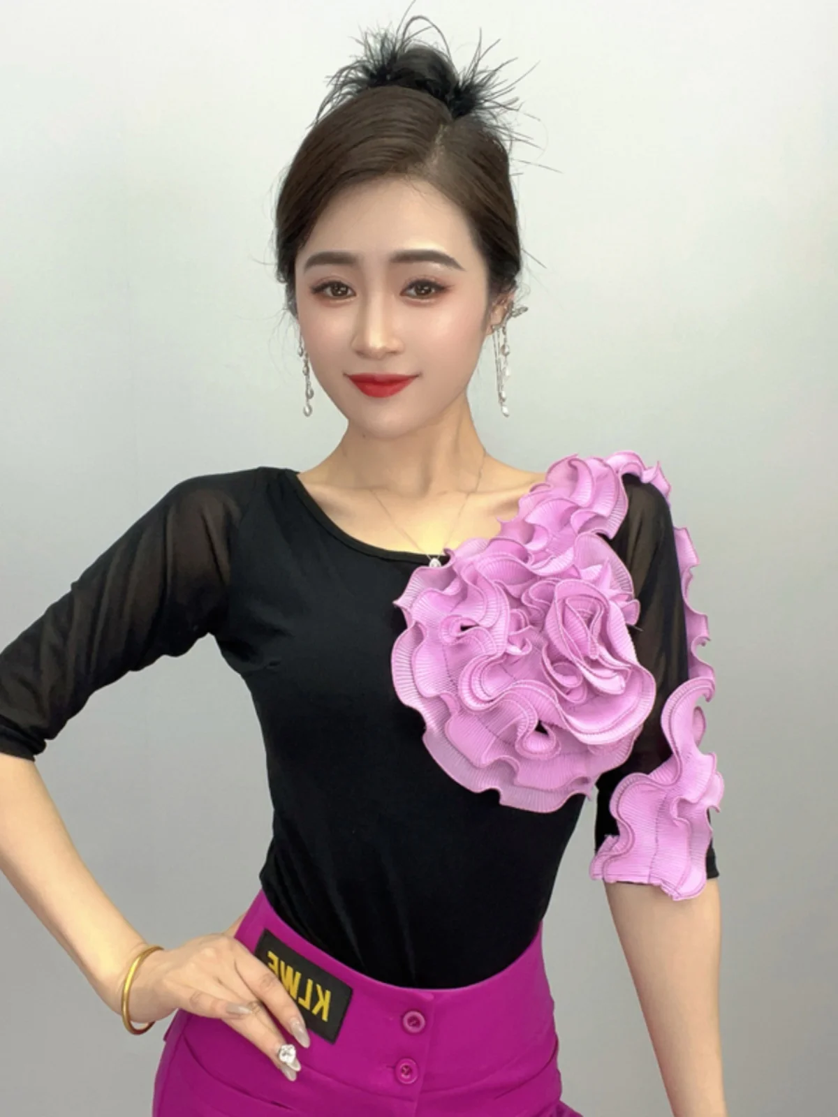 

Новый современный танцевальный наряд, женский круглый топ с большим цветком на руку, квадратный танцевальный топ, эластичная летняя полиэфирная ткань