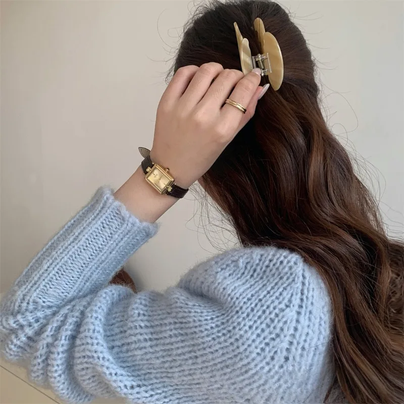 

Винтажные женские часы с маленьким квадратным циферблатом, золотые кожаные женские часы для отдыха, кварцевый механизм, водонепроницаемые часы, офисные женские часы