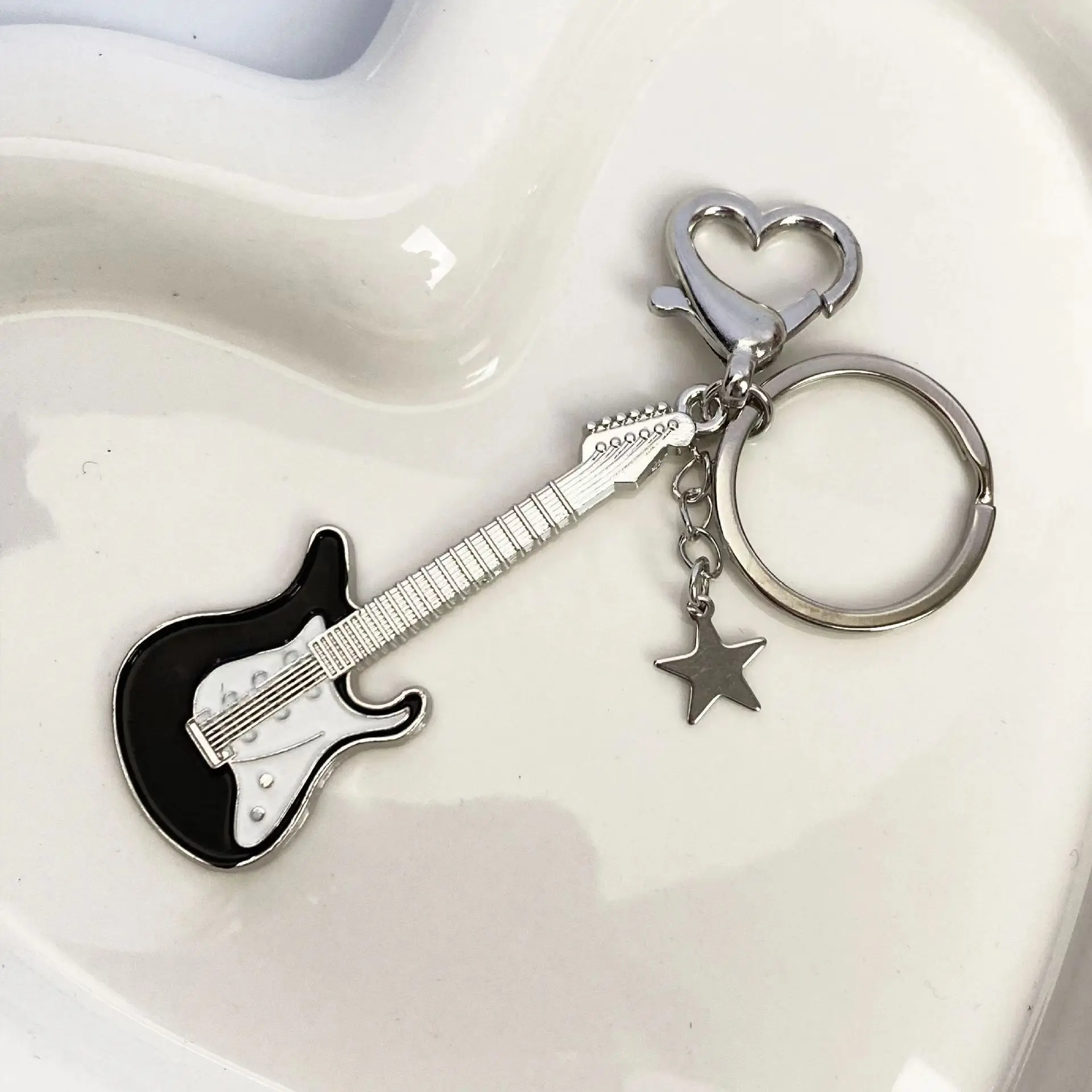 Y2k Guitar Love Heart Star Key Chain For Men Women Sweet Cool Trendy Fashion Pendant Keychain Rock Punk Vintage Accessories Gift