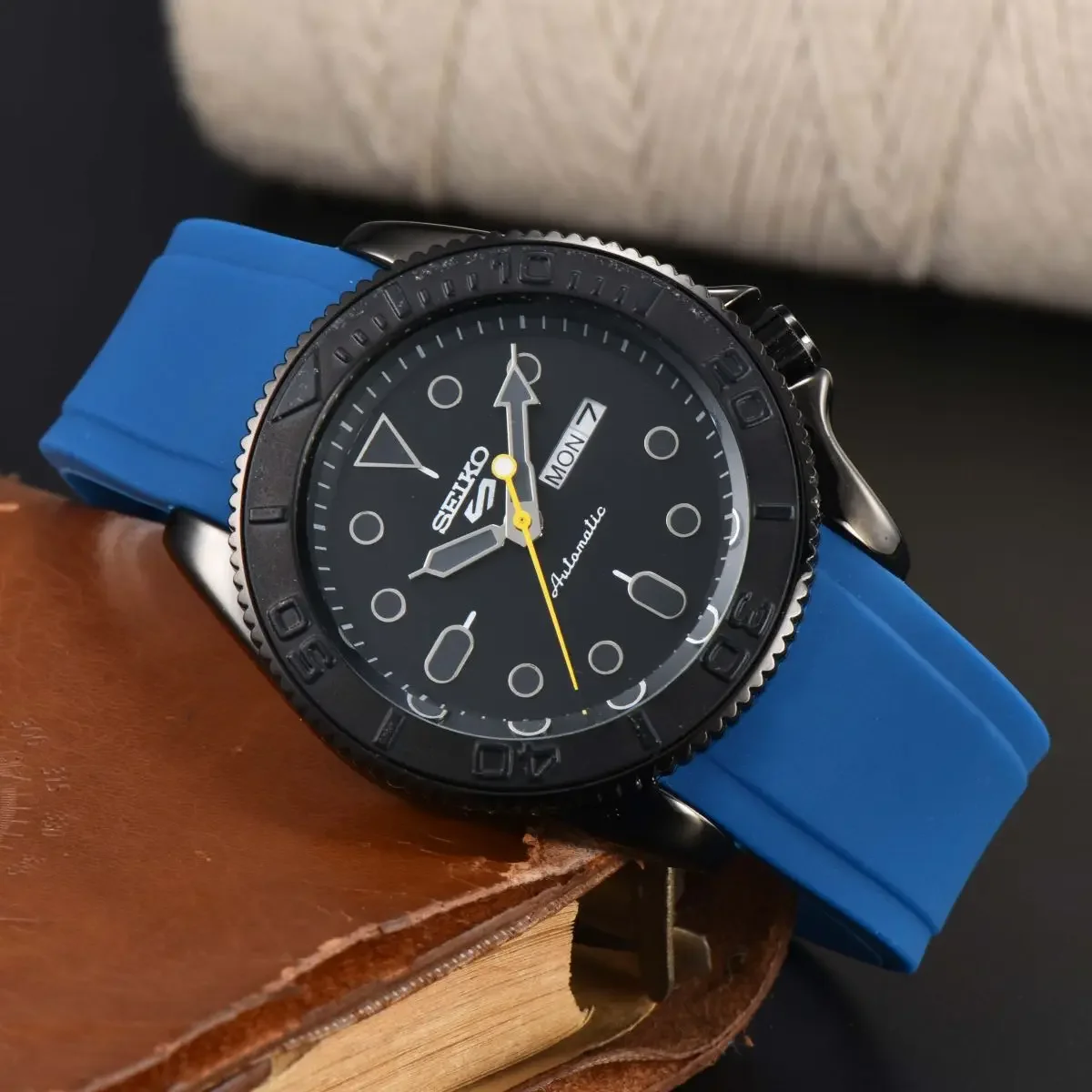 Fashion Casual Mens Quartz Watch Seiko Three-pin Dial  Designer Wristwatch for Male Sport Waterproof High Quality Silicone Strap