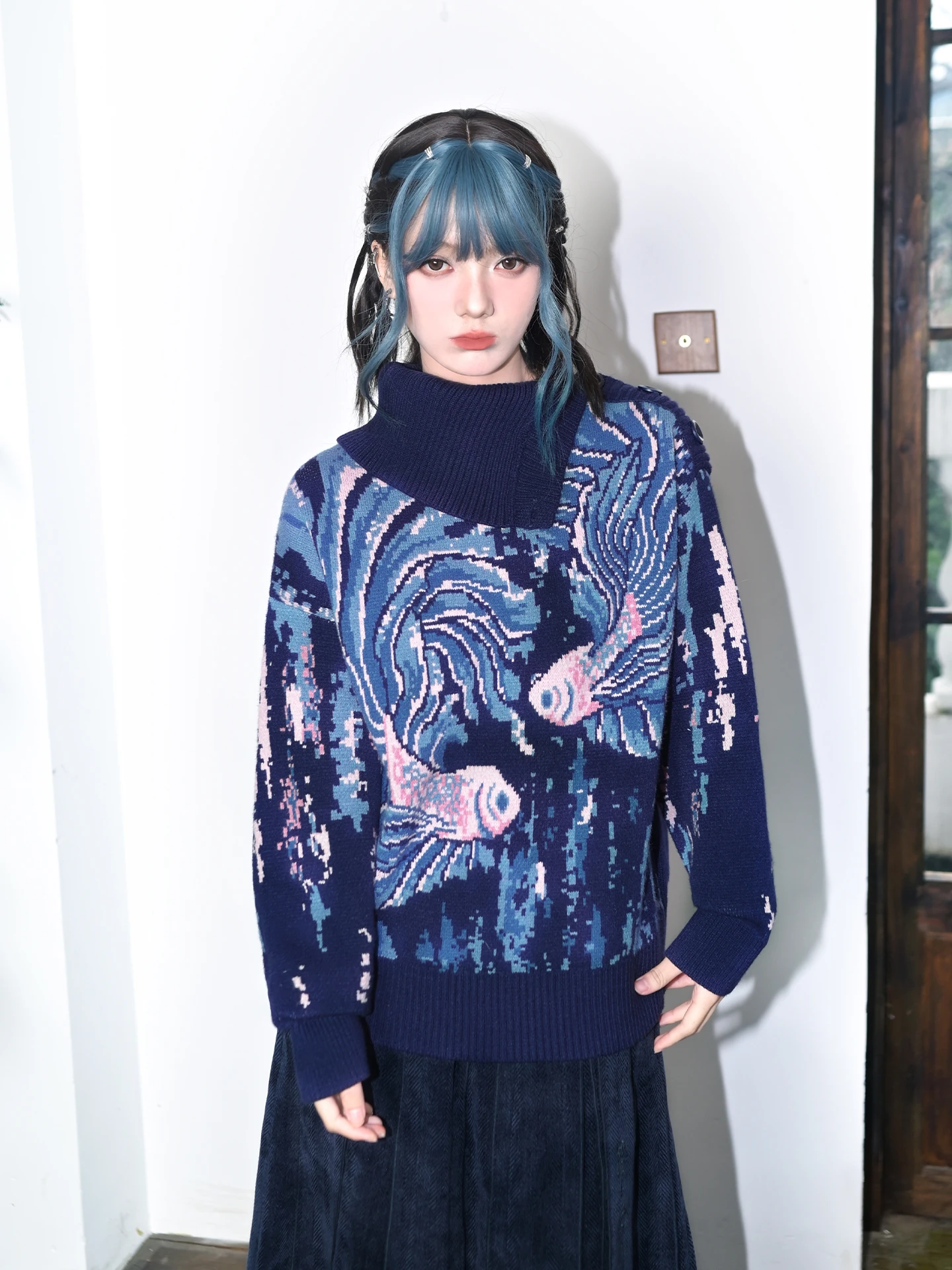 

Синий свитер с высоким воротником для женщин, зимний дизайн, уникальная полная вышивка на манжетах, повседневный прямой крой, мягкий топ с длинными рукавами