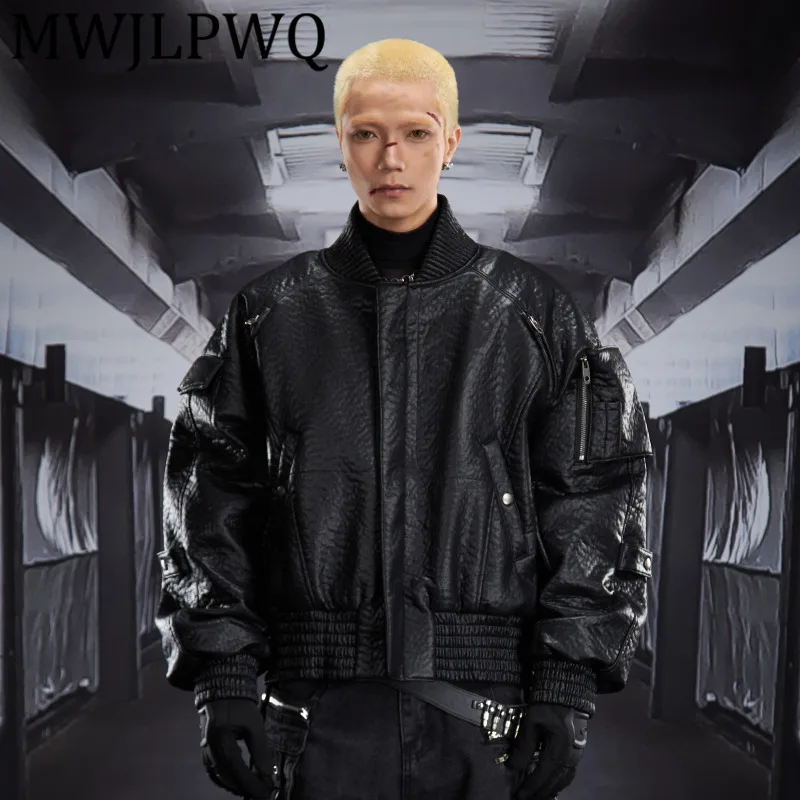 

MWJLPWQ Темная ниша Стильная структура Crack Короткая широкая утолщенная кожаная куртка из искусственной кожи 2025 Зимние мужские новые свободные стеганые топы 12857