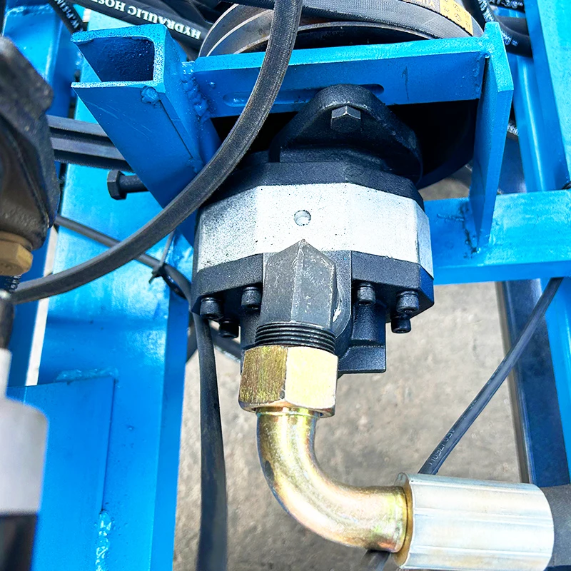 Petite perceuse de puits d'eau personnalisée, plate-forme de forage de puits d'eau hydraulique diesel 28 HP 35HP