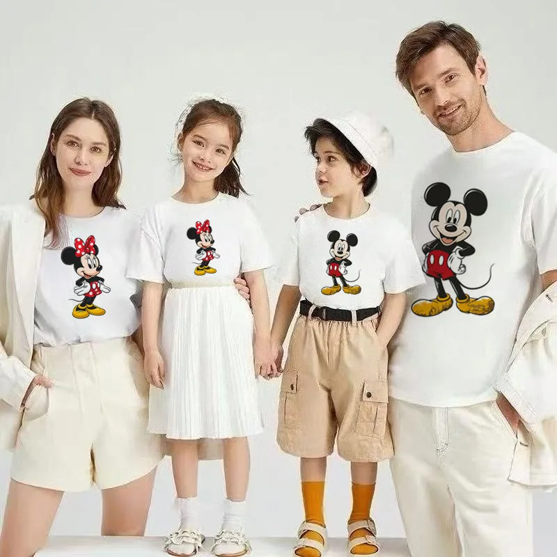 

2025 Disney Family Vacation Graphic T-shirt for Women, Kawaii T-shirt for Harajuku, Fun Mickey and Minnie Printed Women's Wear