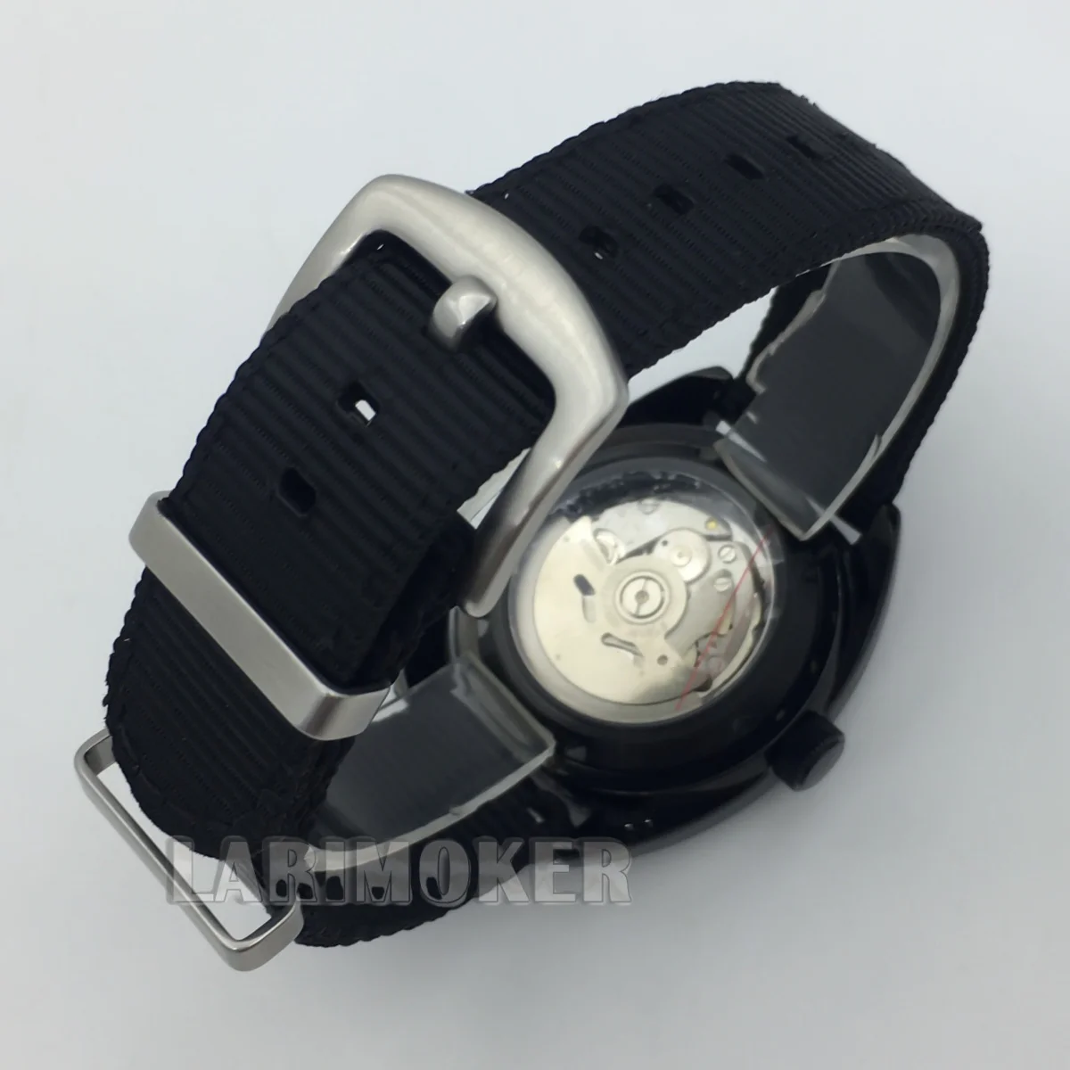 36mm 39mm パイロットウォッチ スタイリッシュなメンズ ナイロン ストラップ ドーム型コーティングされたガラス 日付窓ダイヤル NH36 ムーブメントに適しています