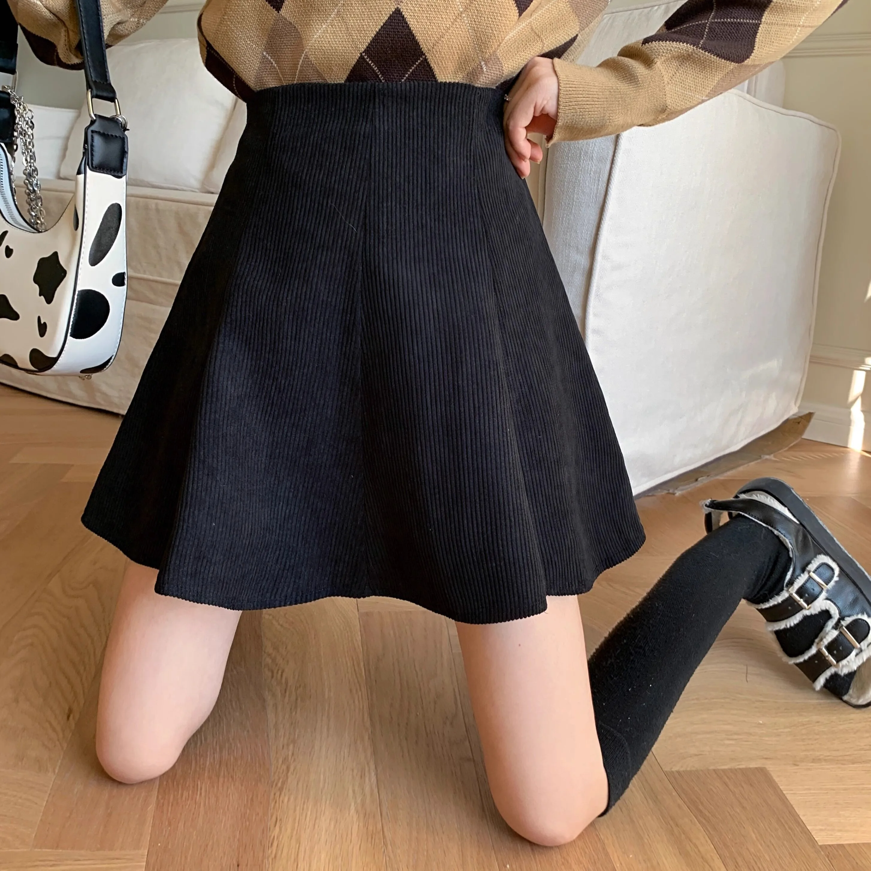 Übergröße Cord-Minirock mit Hoher Taille, A-Linie, Ausgestellt für Damen, Herbst Winter, Weiß Kaffeefarben, Schmal Geschnitten, Hüftumschmeichelnder Skater-Rock – Detail 8