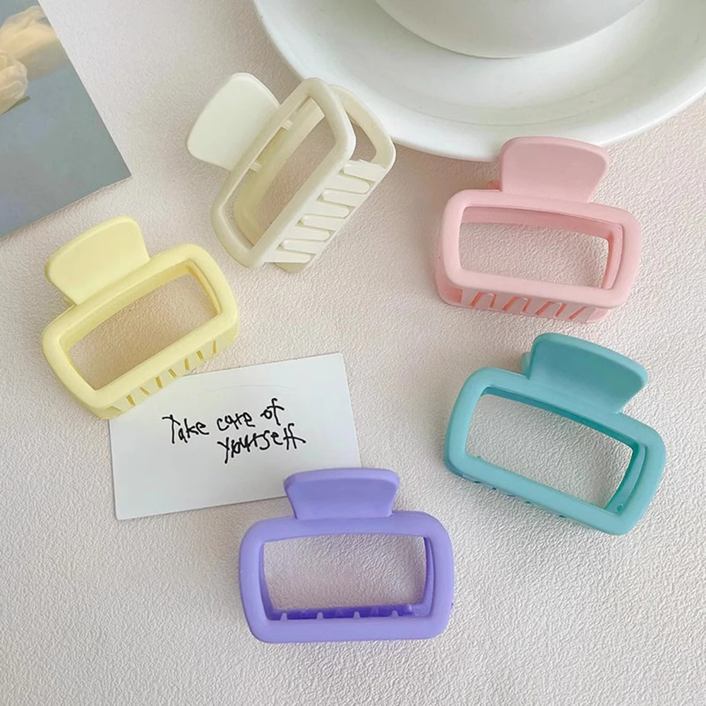 

Y2k Girl Cream Color Hair Claw Hollowed Out Square Grab Clip Ponytail Shark Clip Large Hair Clip Ins Korean Hair Accessories