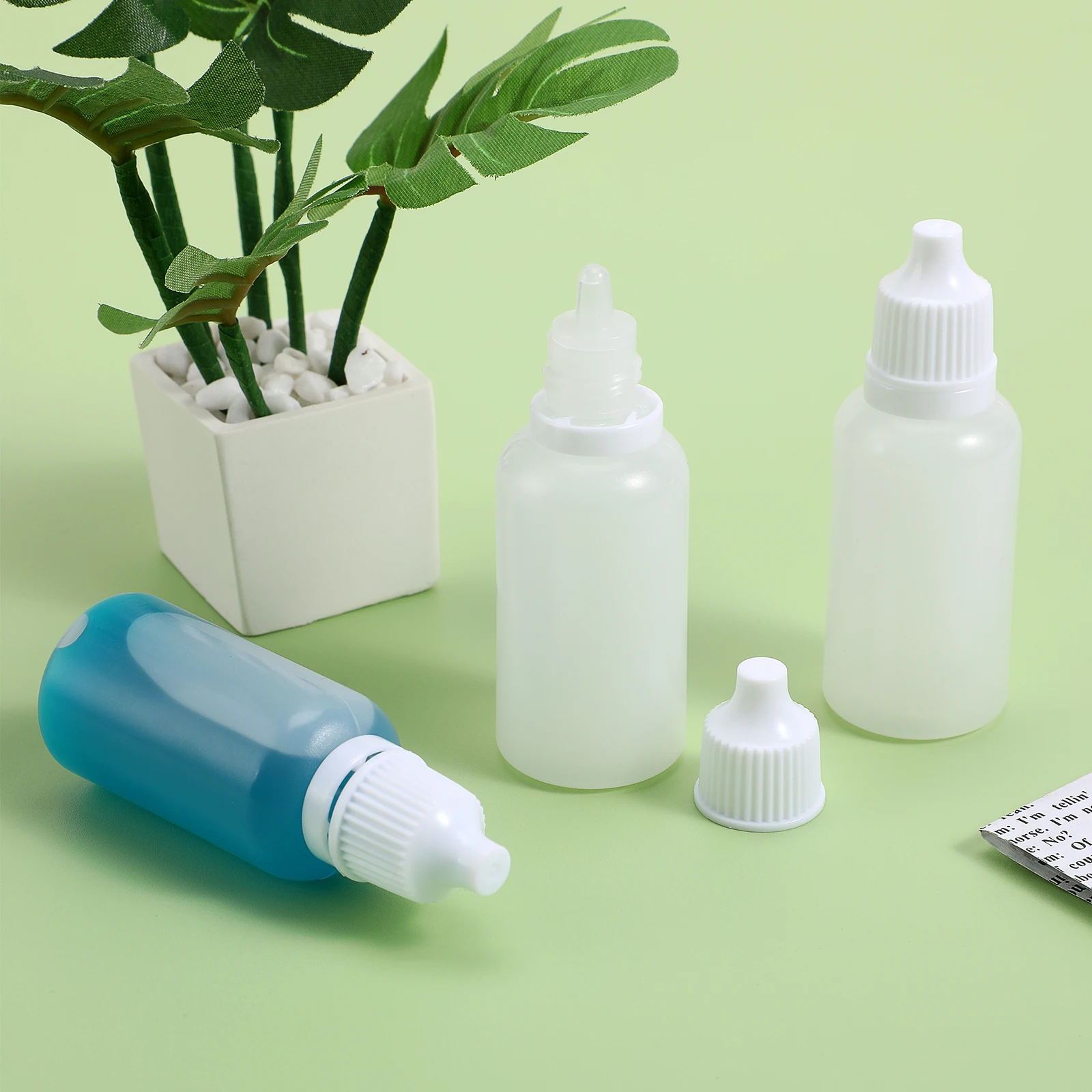 

25 Pcs Water Tight Mini Dropper Bottle Eye Drops Refillable Subpackaging for Travel