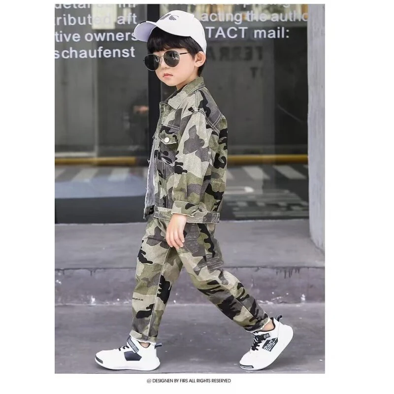 2025 Boys camouflage suit spring autumn new childrens baseball suit two piece set childrens camouflage summer camp suit