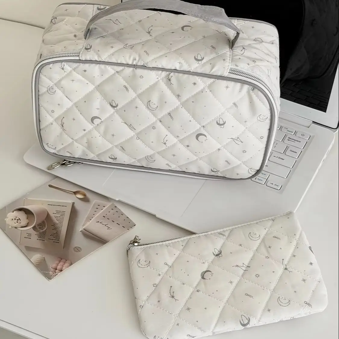 YT Large Capacity Multi-layer Portable Travel Makeup Bag Star-Moon Solid Color Handheld Makeup Storage Bag