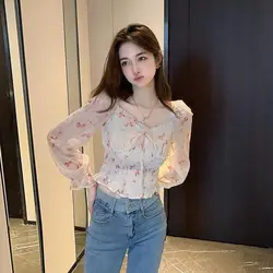 French Square Neckline with Exposed Collarbone Stylish and Beautiful Women's Chiffon Shirt with a Floral Design and a Waist