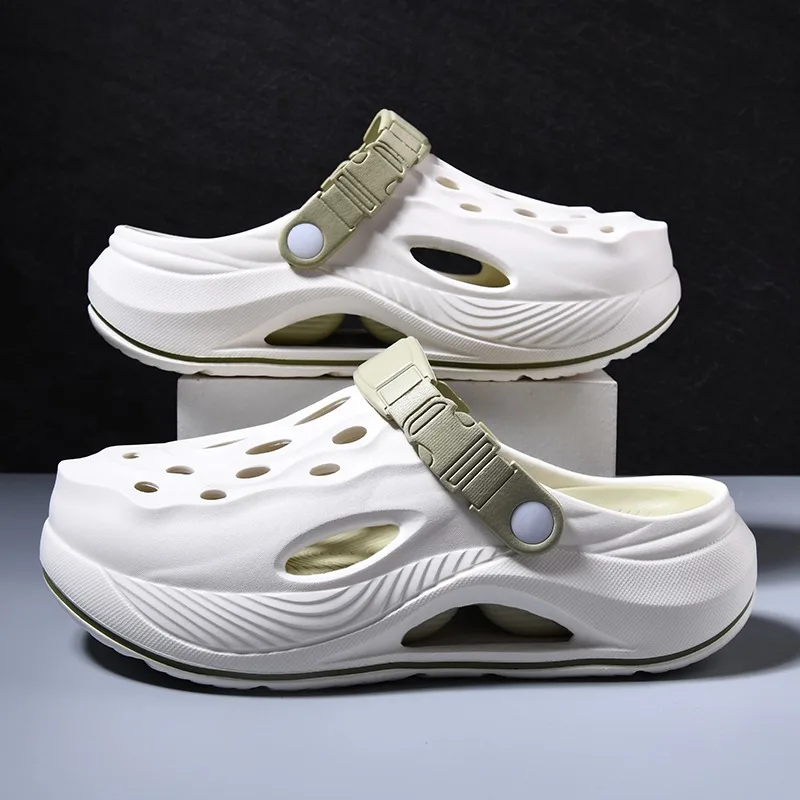 

A Pair of Men's New Clogs Summer New Wear-Resistant, Non-Slip Sports Beach Shoes, Soft-Soled Comfortable Men's Shoes for Driving
