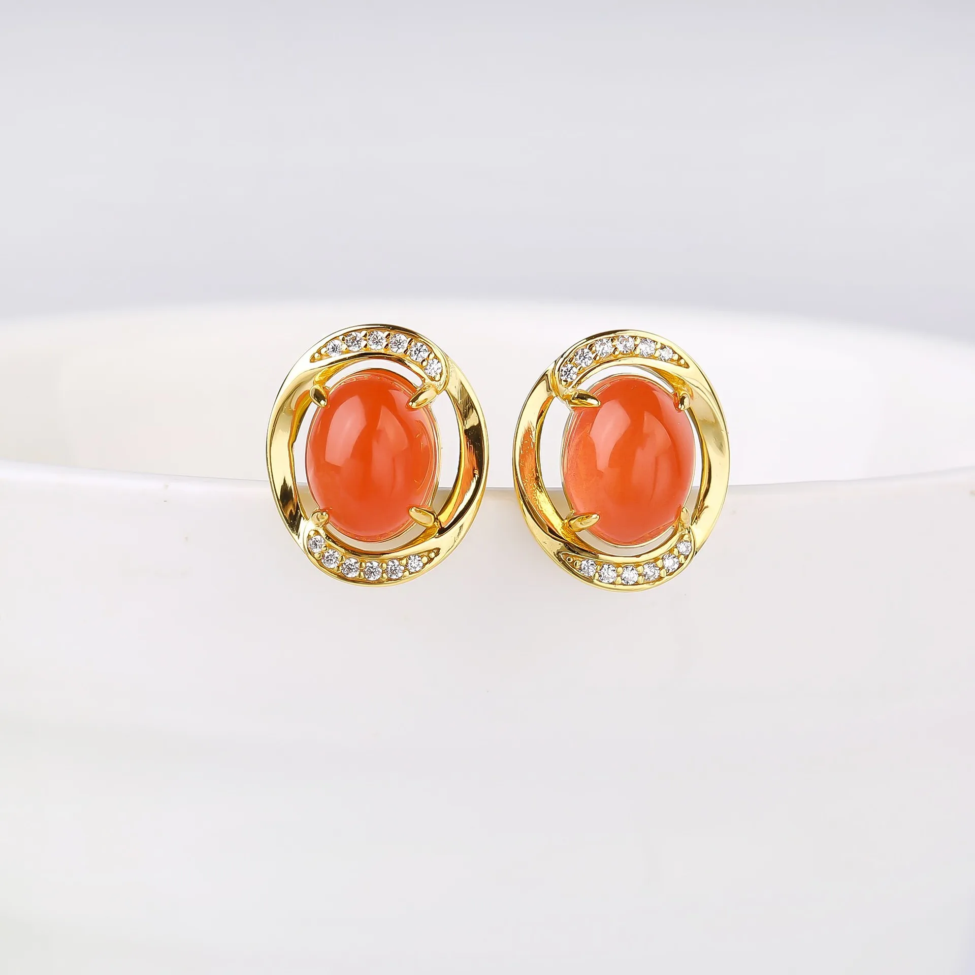 

inlaid natural Nanhong agate ice red simple stud earrings