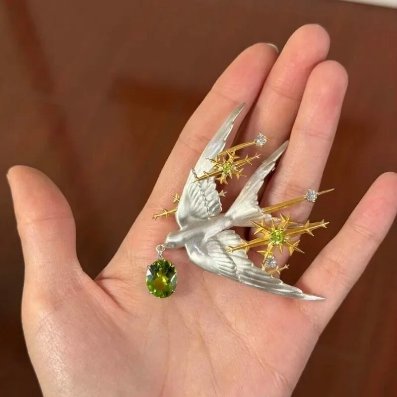 European and American hand Retro Green swallow Brooch female anti light button brooch brooch accessories