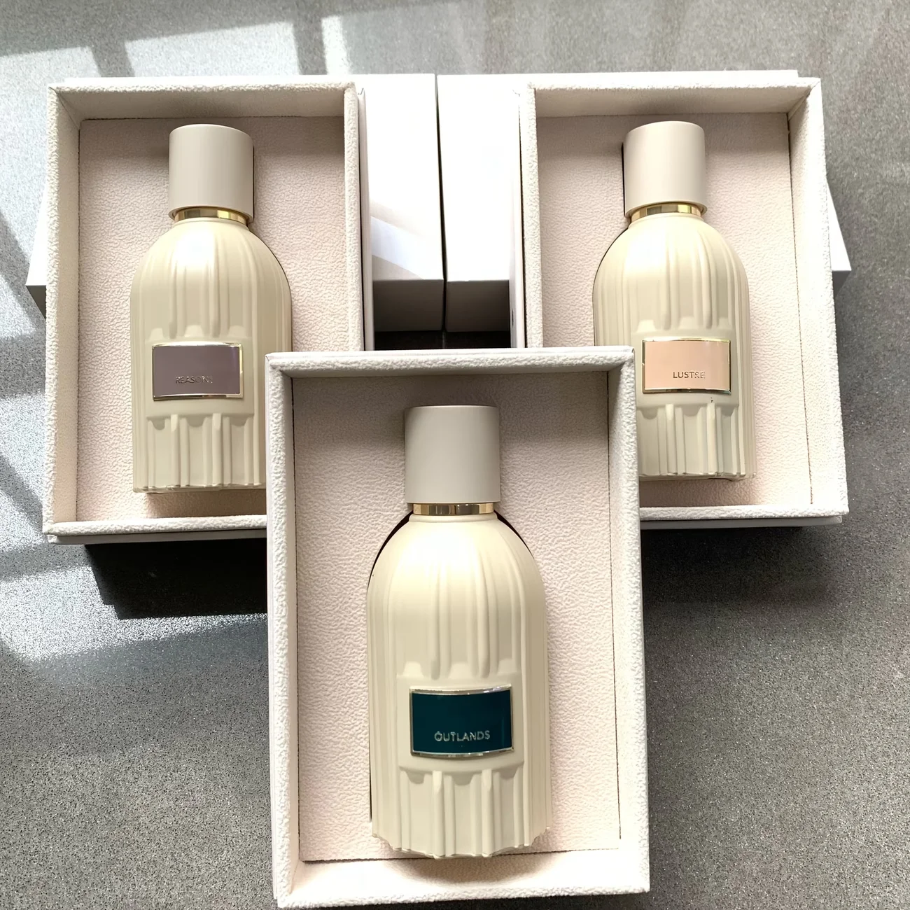 

The AMOUA.G.E series has launched three new neutral perfume sprays, each in 3.4 oz/100 ml