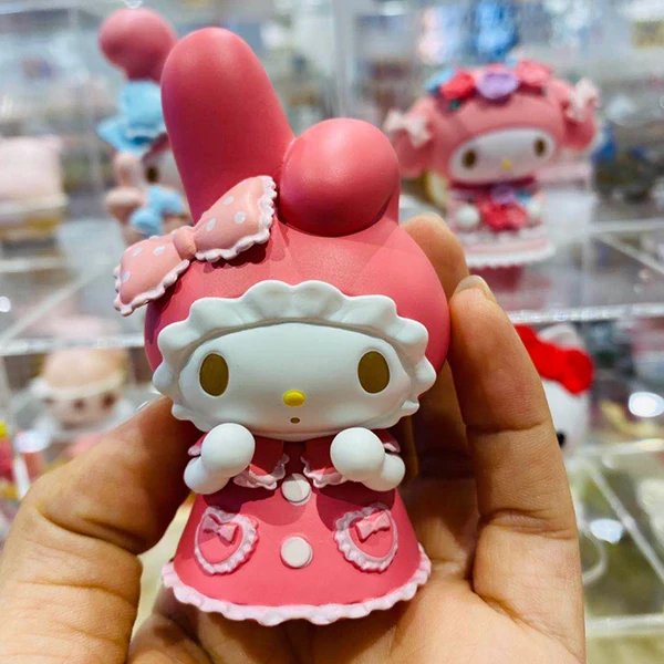 8pcs Sanrio Cartoon Dolls Anime Figures Hello Kitty Kuromi Cinnamoroll Desktop Esports Room Ornament Model Dolls regali per bambini