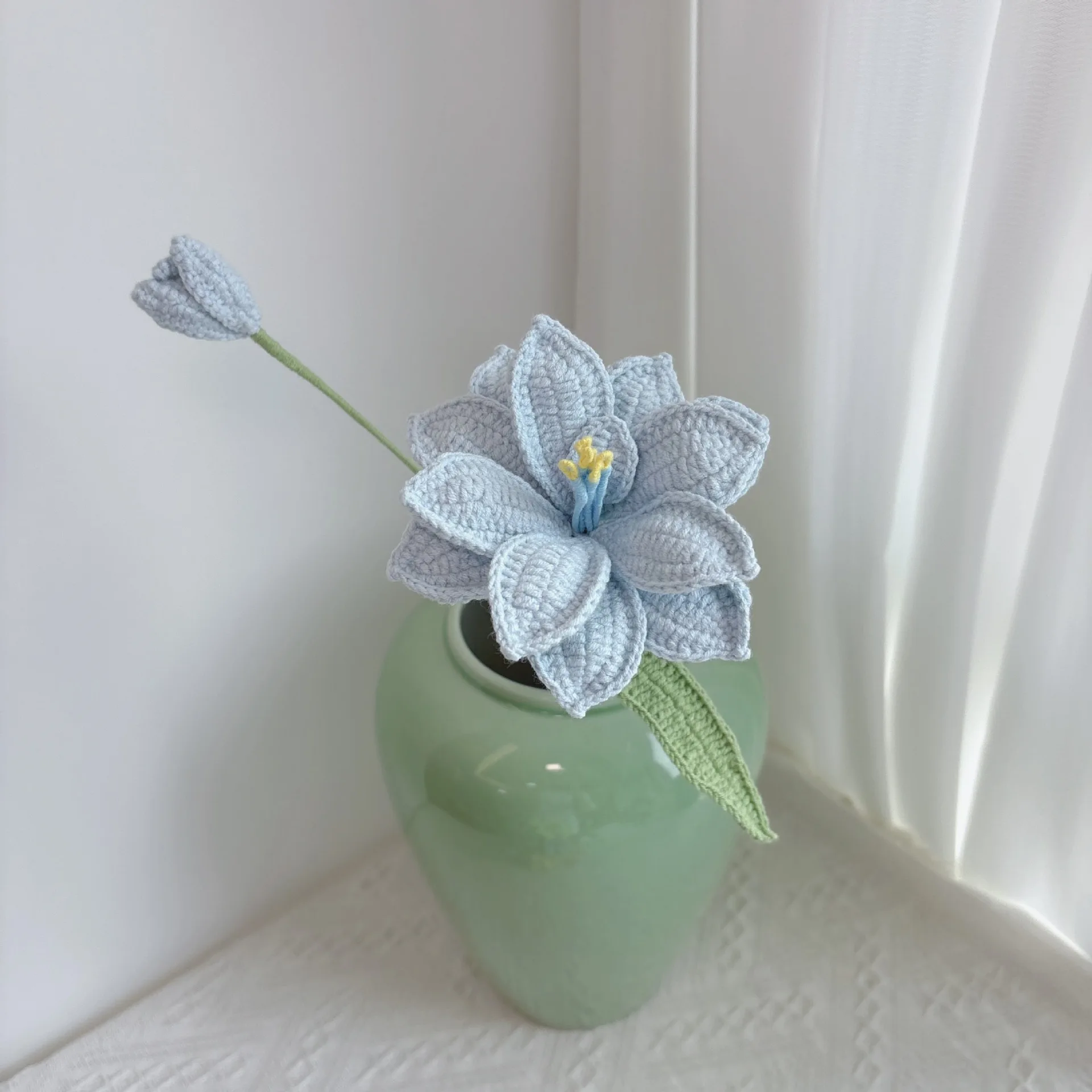 Gehäkelter Amaryllis-Blumenstrauß, Gestrickte Künstliche Garnblume, Gehäkelter Zweig, Heim-, Hochzeits- und Tischdekoration, Geschenk – Detail 6