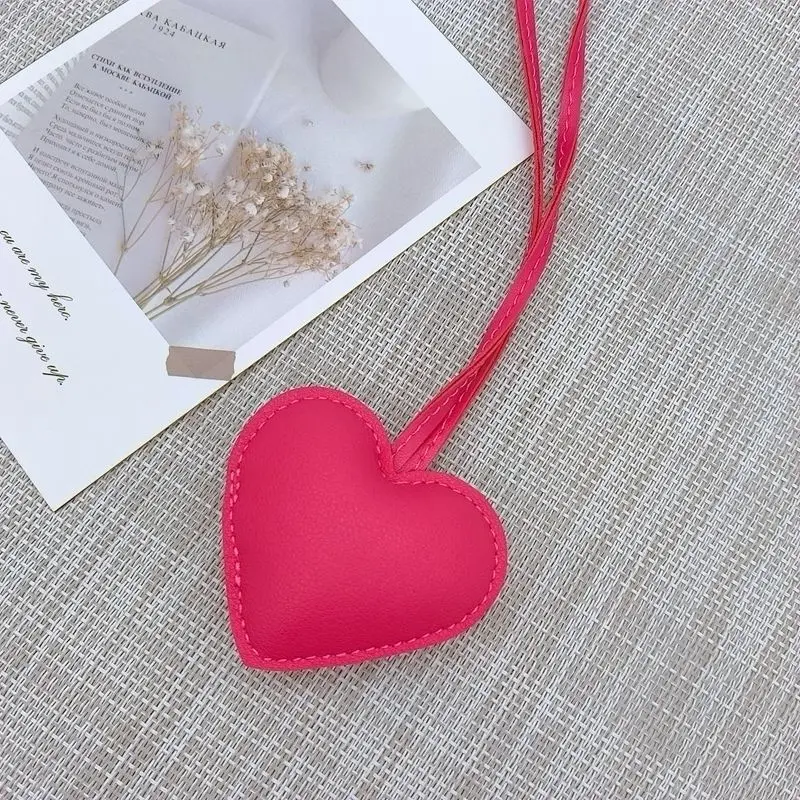 New niche leather peach heart hand rope pendant simple bag pendant car keychain couple backpack accessories fashion keychain
