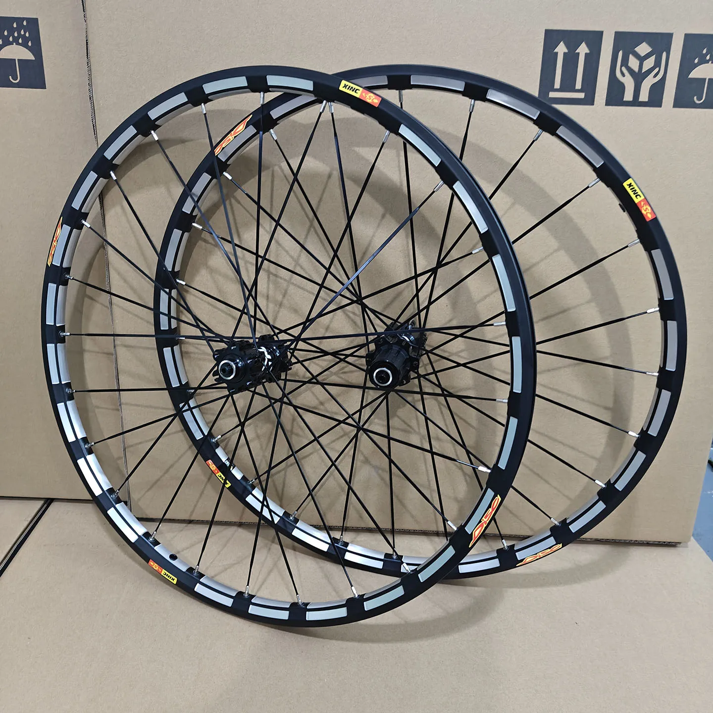 

Комплект горных колес, быстросъемный дисковый тормоз с шестью гвоздями, прямой тяговый тормоз с 24 отверстиями, 6 подшипников, ступица HG, 120 колес, 26, 27,5, 29-дюймовые колеса