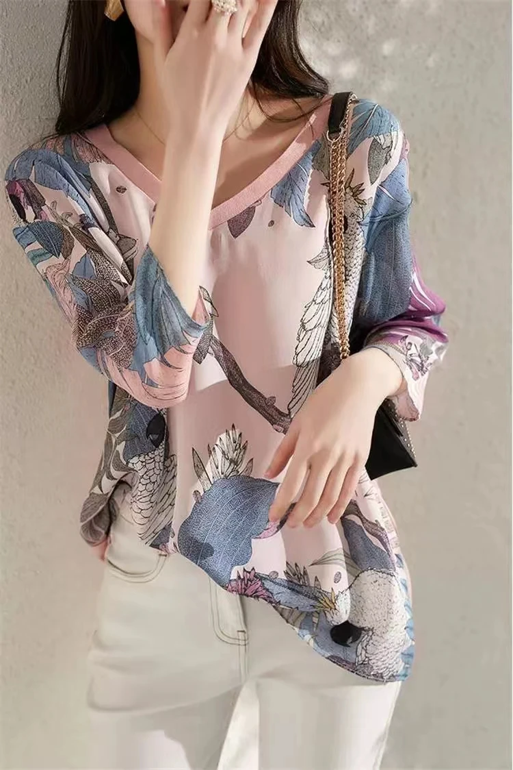 Pink printed silk short sleeve T-shirt Women\'s 2022 Summer Korean version loose V-neck fashion sleeves with seven points