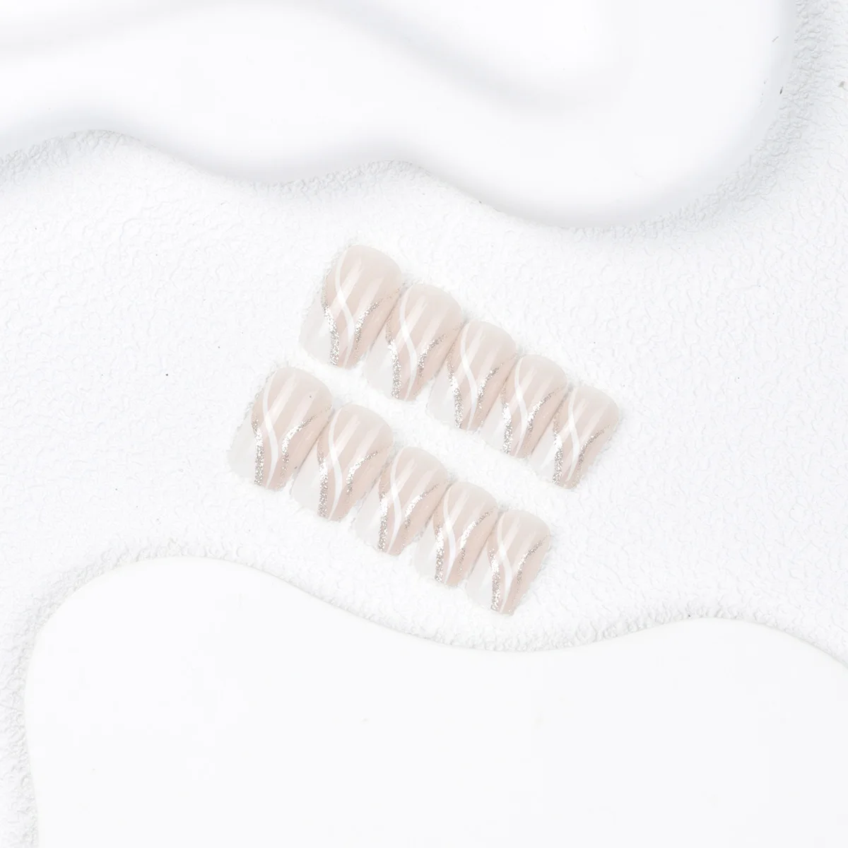 24 pezzi Unghie finte francesi bianche a doppio strato ad angolo quadrato medio Unghie artificiali dal design semplice