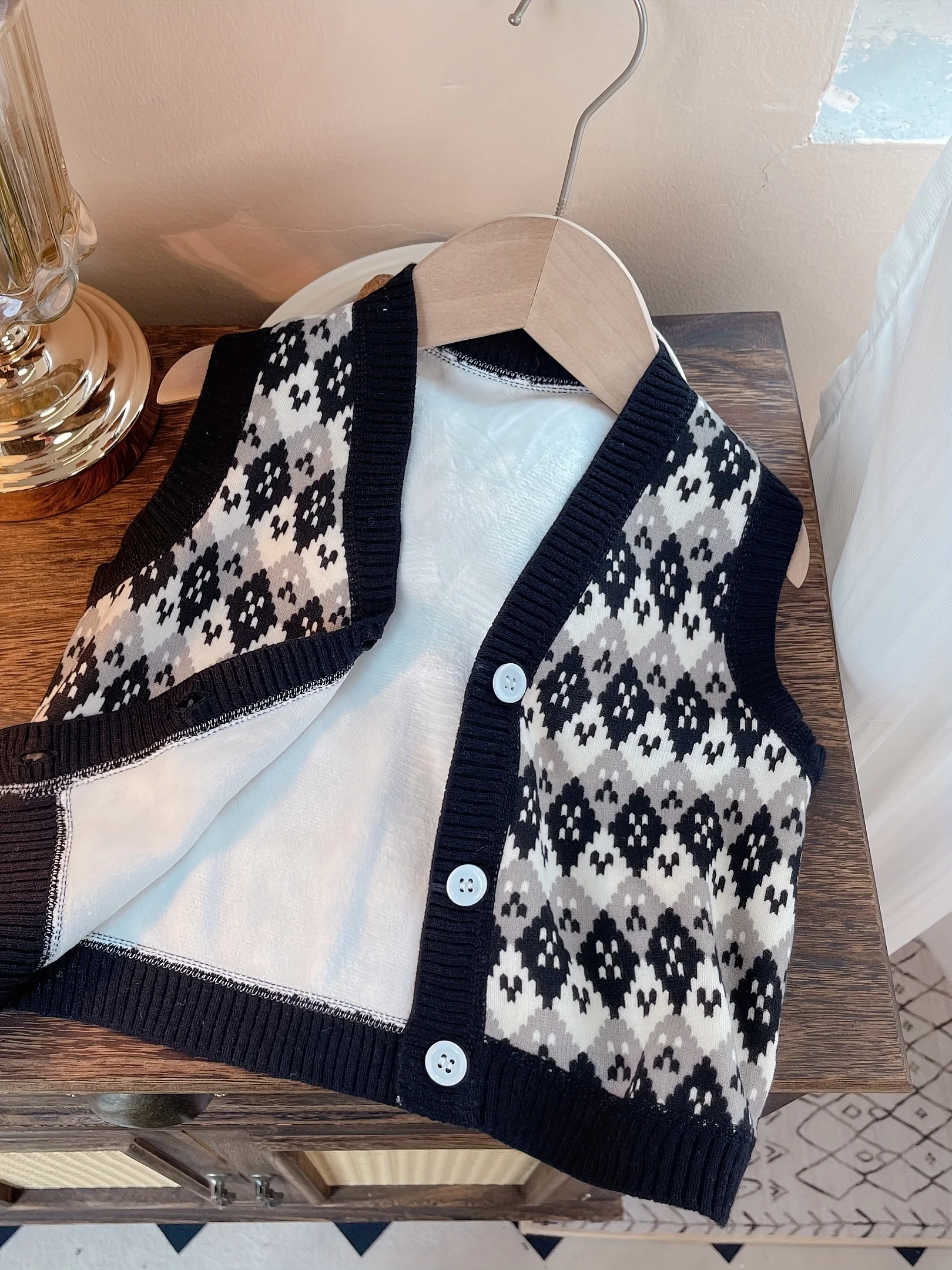 Girls Sweater Vest Spring & Fall New Style Kidsren's Knitted Vest Baby Retro Jacquard Cardigan Top