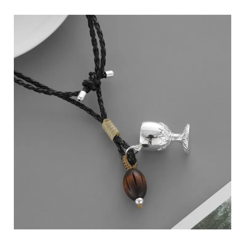 

Original Light Pickup Cup Series Necklace, Niche High-end Sense, Simple and Drawable Long Wine Glass Wooden Bead Necklace